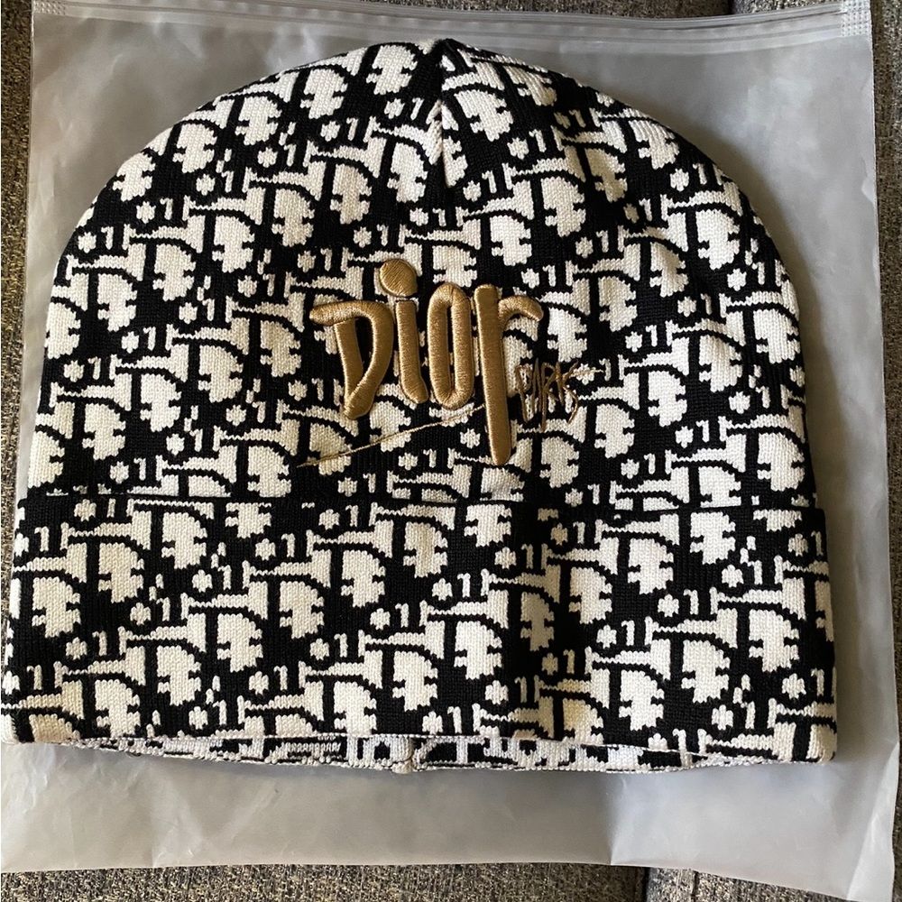 Fashion bonnet new 75$ each item